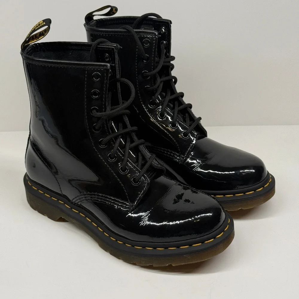 Dr. Martens 1460 Men's Boots Lace Up Black Patent Leather Round Toe Size 7